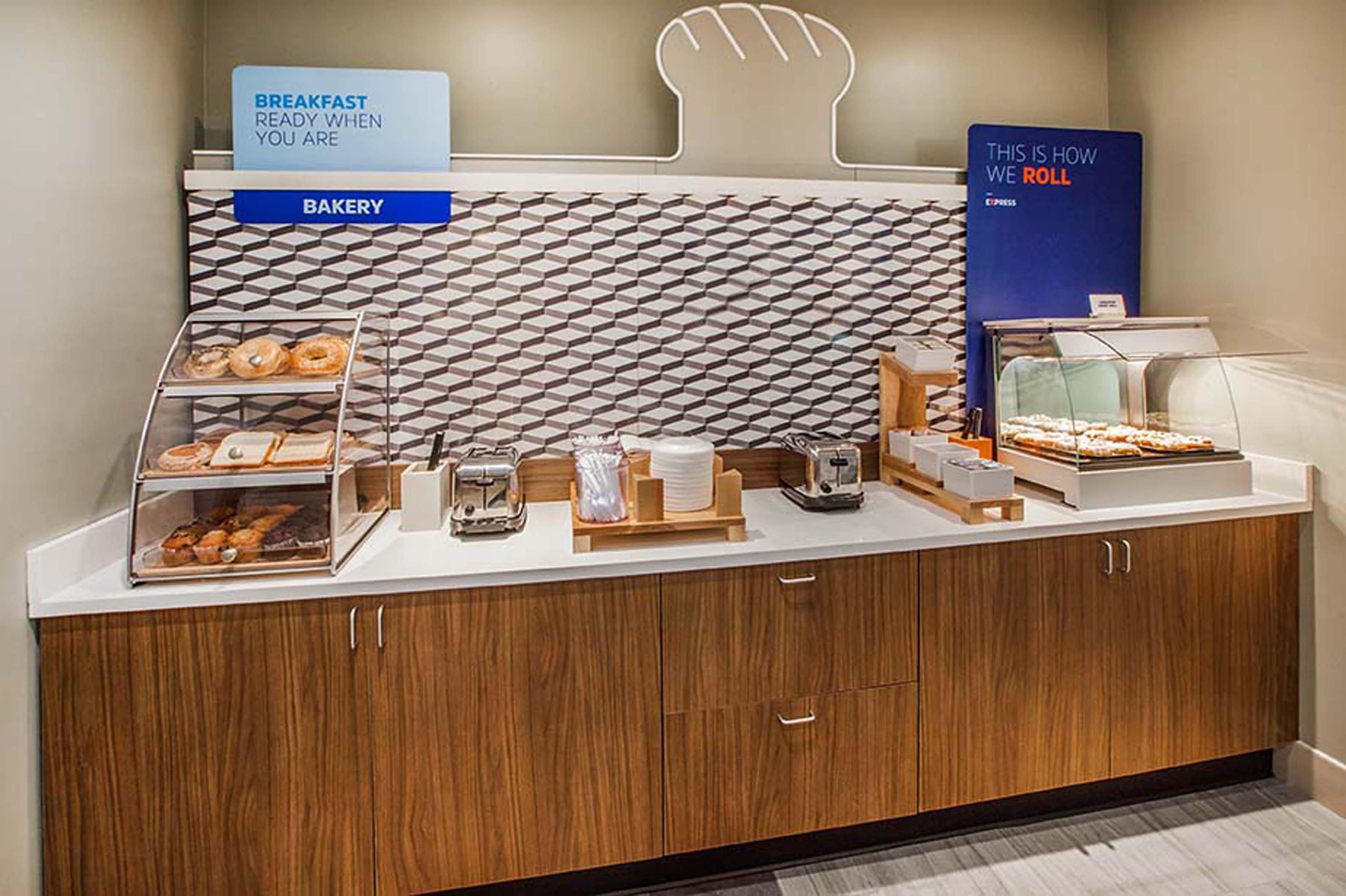Holiday Inn Express Breaux Bridge By Ihg Henderson Exterior photo